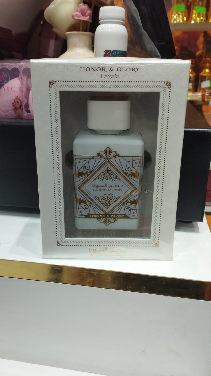 عطر بديع العود ابيض و الاسود