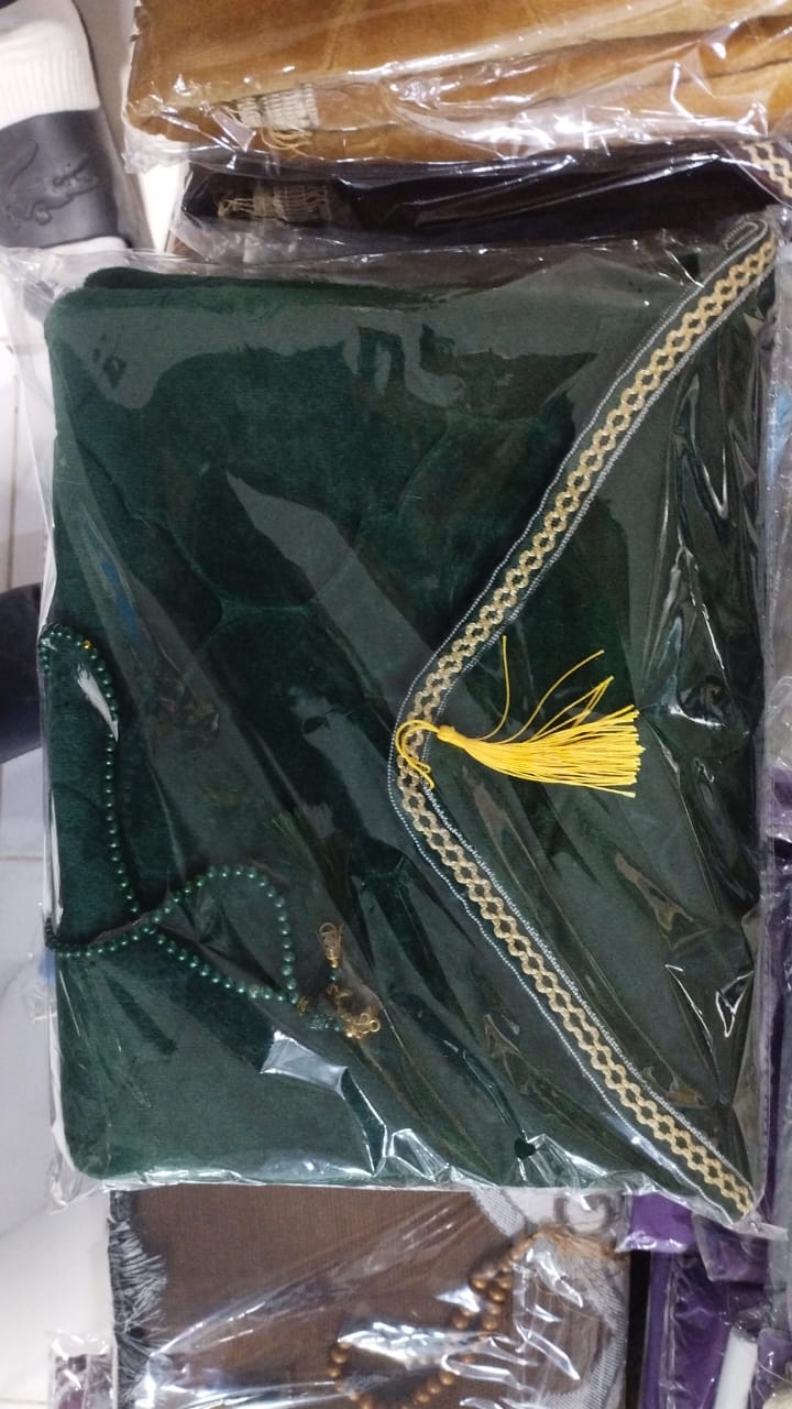 سجادة و سبحة