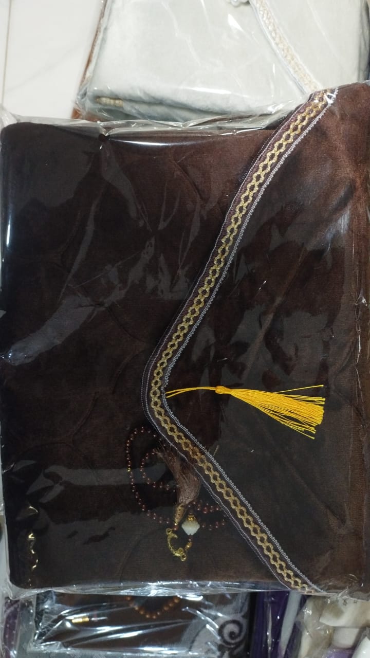 سجادة و سبحة