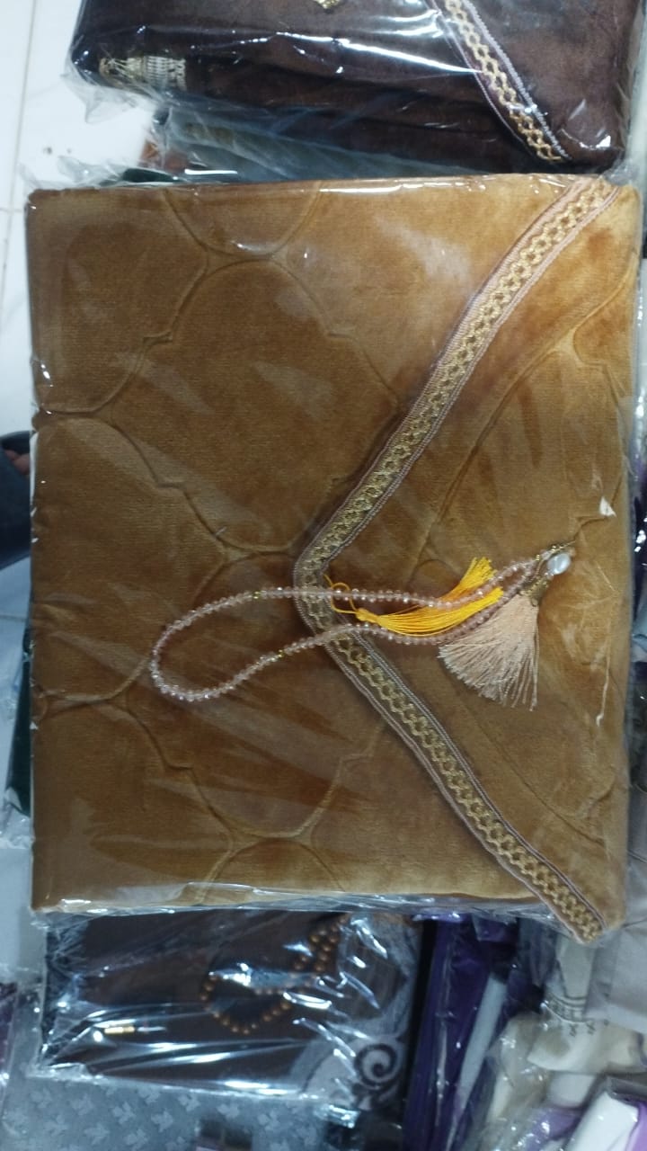 سجادة و سبحة