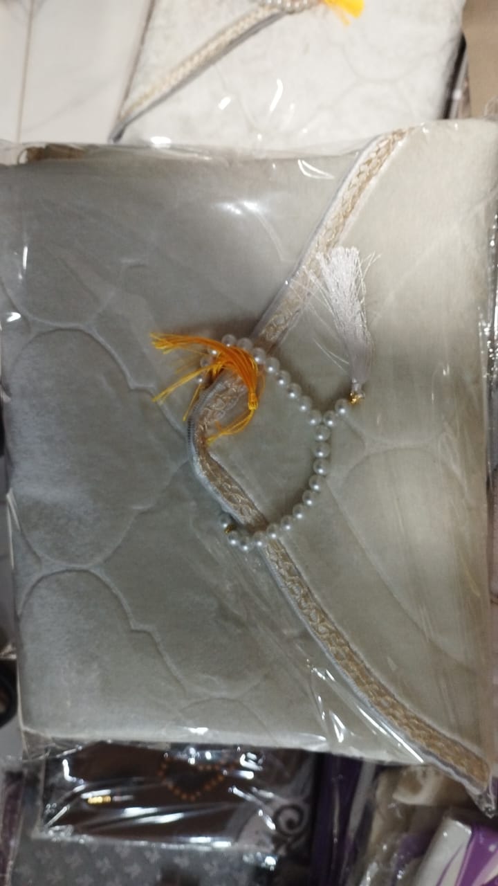 سجادة و سبحة