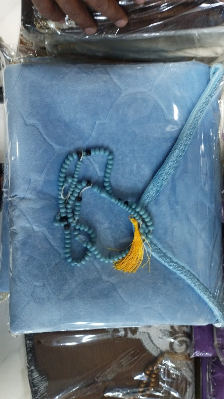 سجادة و سبحة