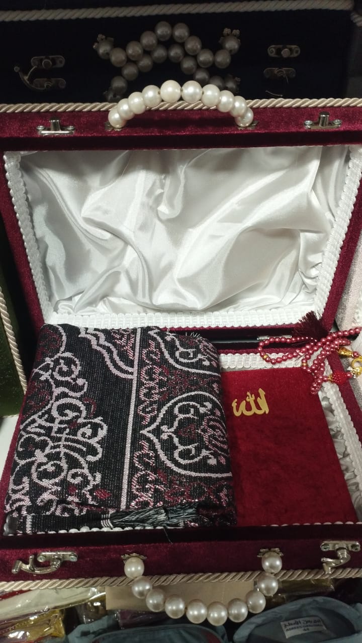 طقم مصحف و سجادة و سبحة فخم