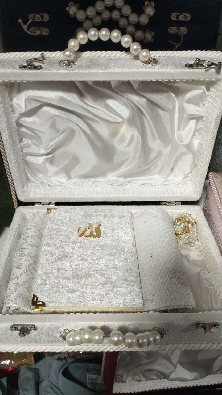 طقم مصحف و سجادة و سبحة فخم