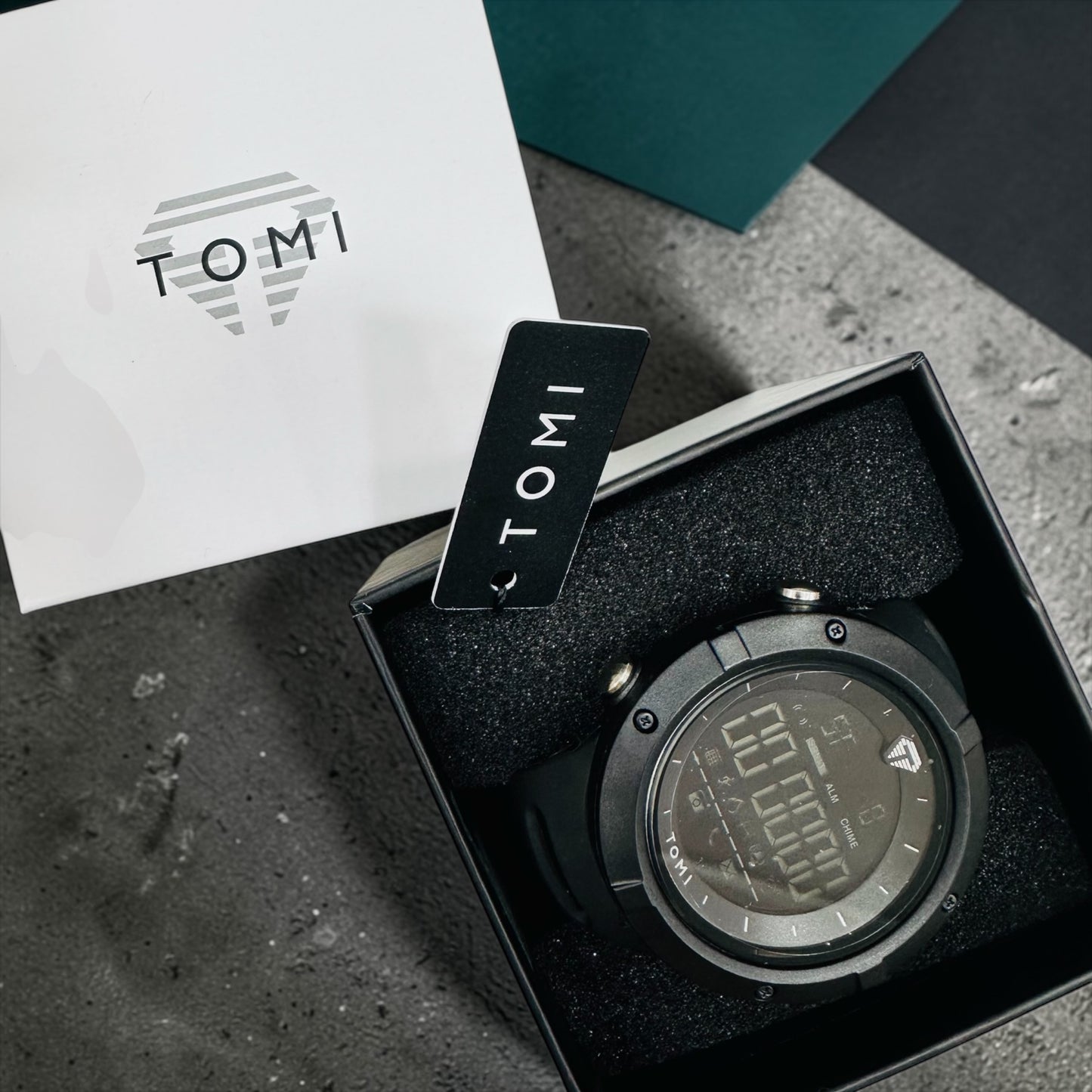 Montre TOMI électronique