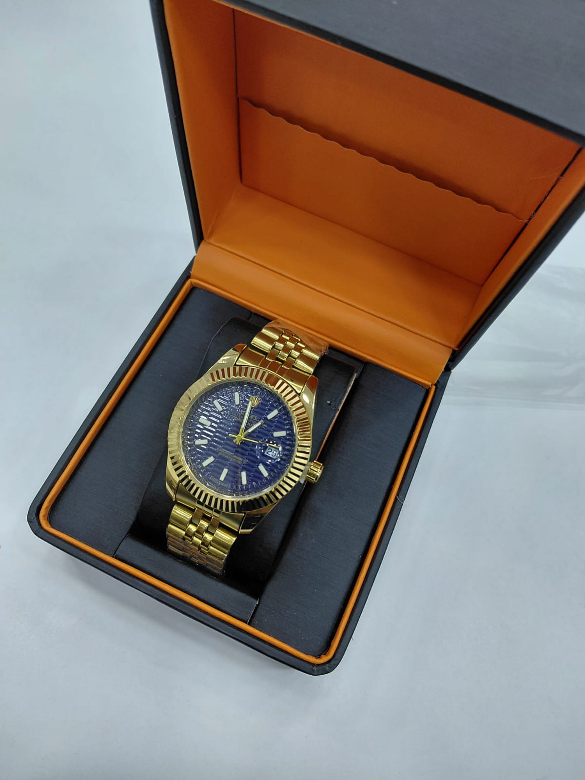 montre homme chic avec box